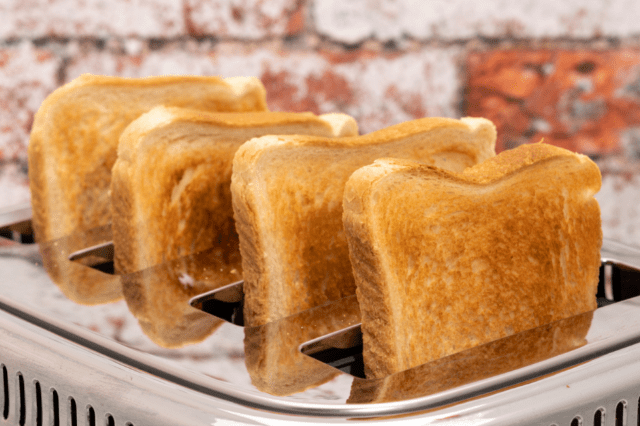 https://www.livestrong.com/article/302420-does-toasting-bread-change-its-nutritional-value/